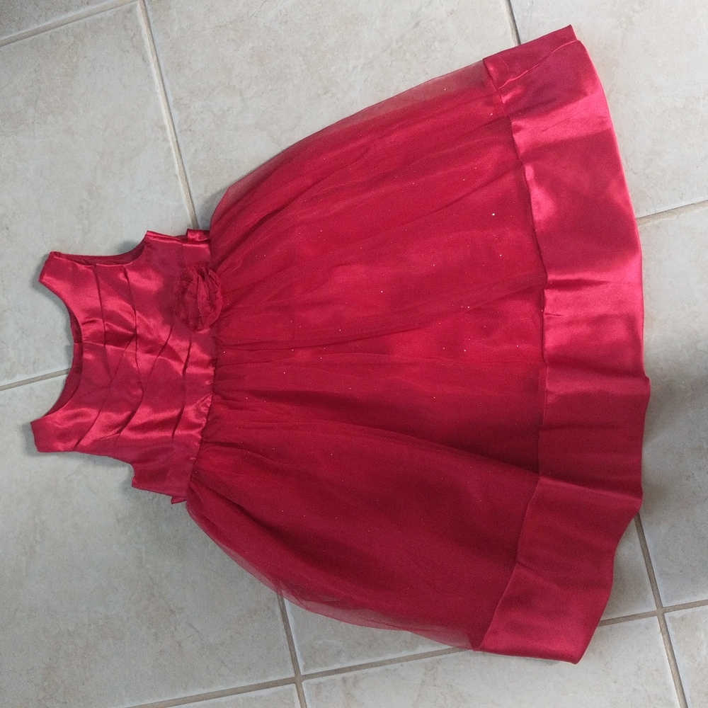 Girls size 6 red tulle holiday xmas dress